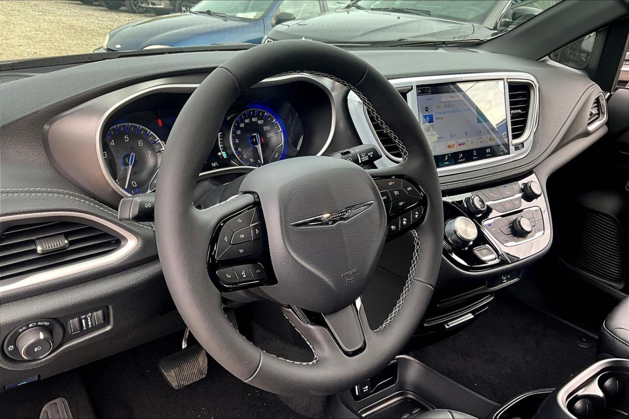 2026 Chrysler Pacifica SELECT AWD | Leather | S APP PKG | Adaptive Cruise Photo