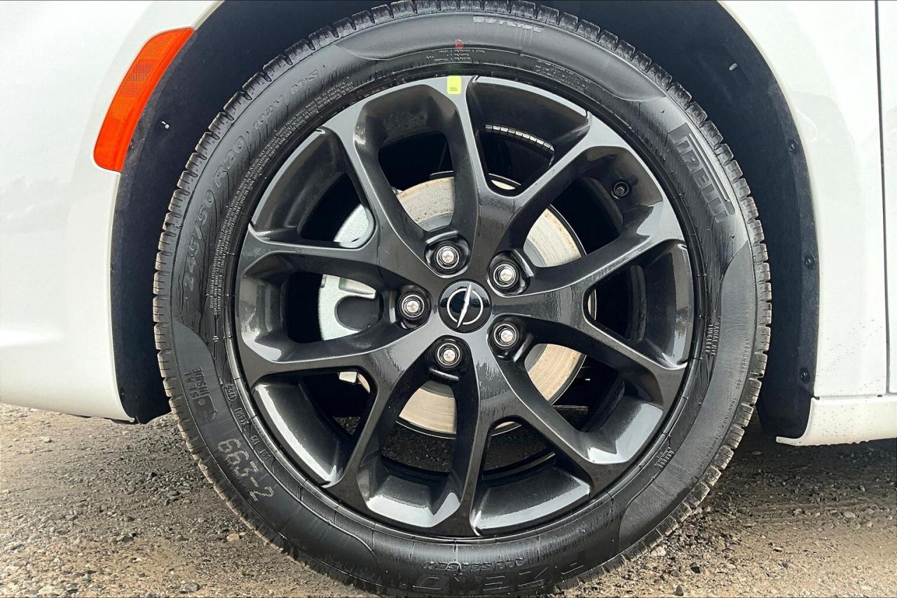 2026 Chrysler Pacifica SELECT AWD | Leather | S APP PKG | Adaptive Cruise Photo