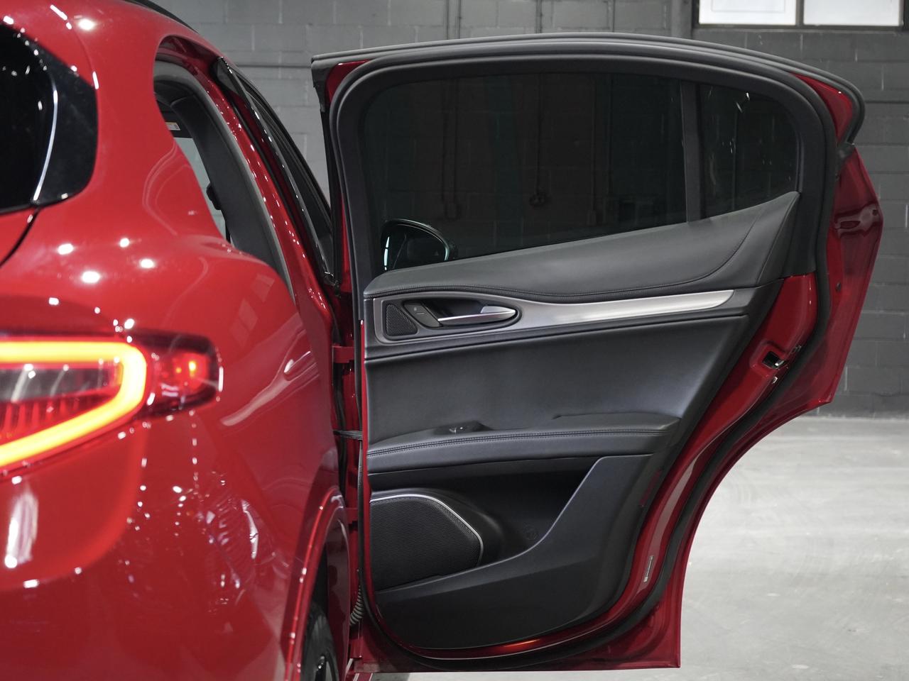 2023 Alfa Romeo Stelvio Veloce/PANO/HARMAN K/21 IN RIM/NO ACCIDENT/1OWNER Photo