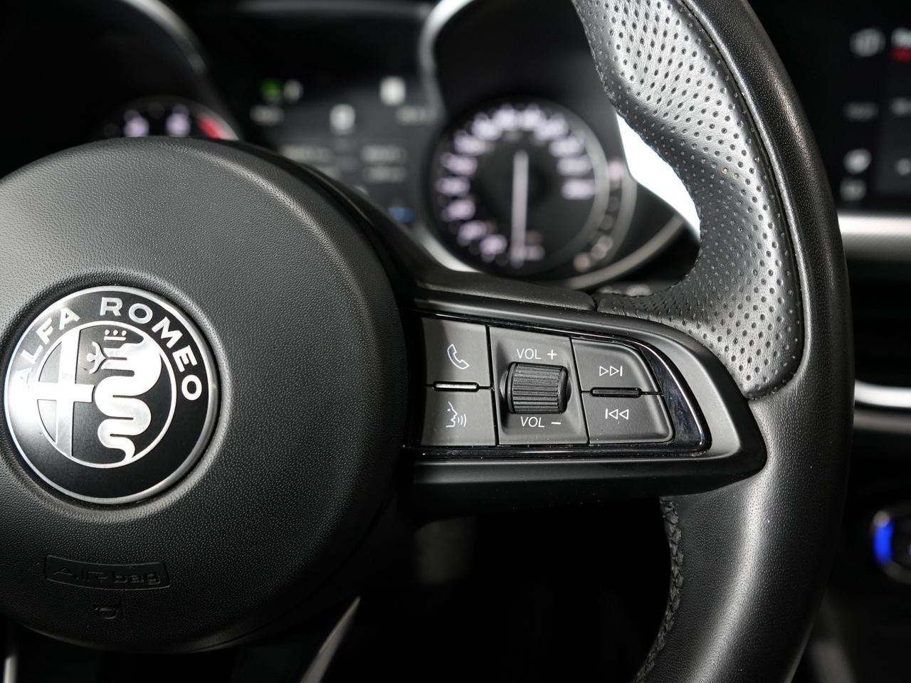 2023 Alfa Romeo Stelvio Veloce/PANO/HARMAN K/21 IN RIM/NO ACCIDENT/1OWNER Photo