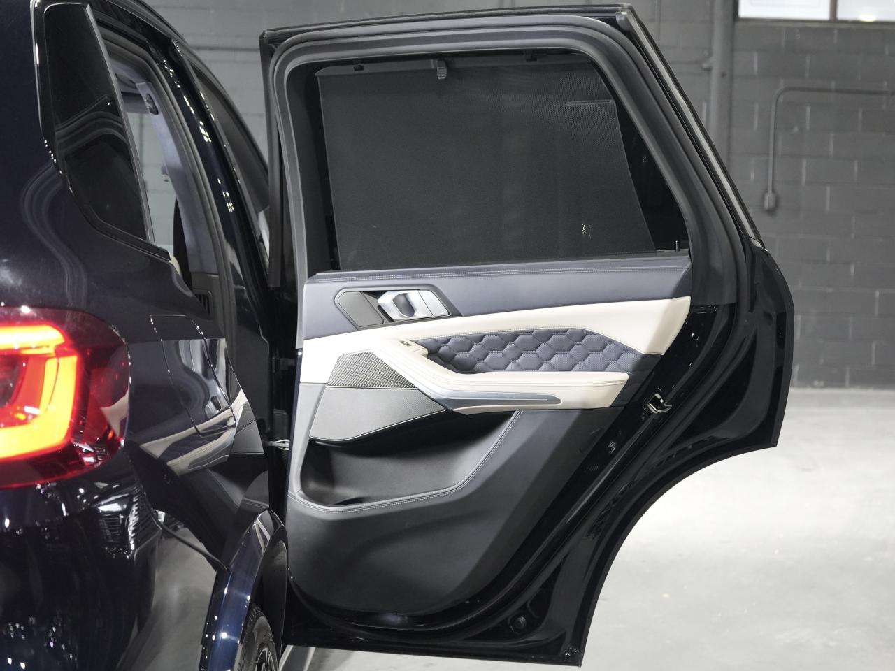 2021 BMW X5 M Competition/PANO/HUD/CARBON FIBER/360CAM/21 IN RIM Photo