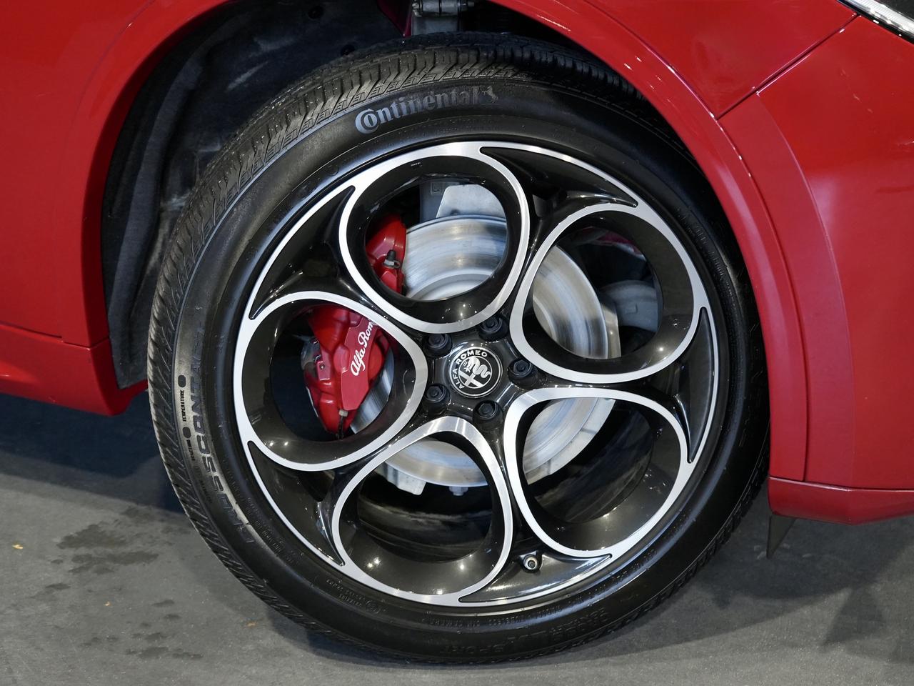 2022 Alfa Romeo Stelvio Veloce/PANO/HARMAN K/DRIVE ASSIST/NO ACCIDENTS/NAV Photo