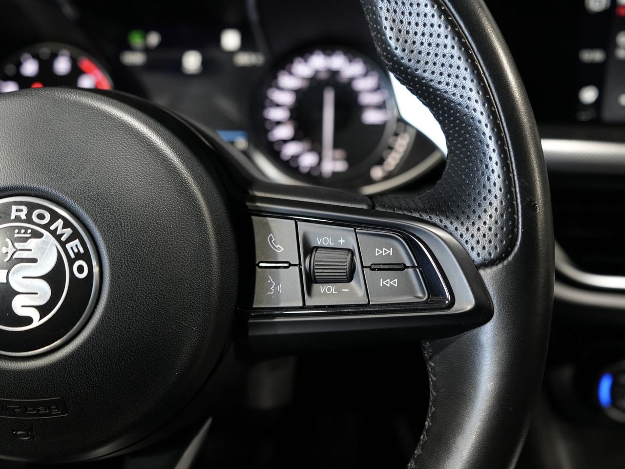 2022 Alfa Romeo Stelvio Veloce/PANO/HARMAN K/DRIVE ASSIST/NO ACCIDENTS/NAV Photo