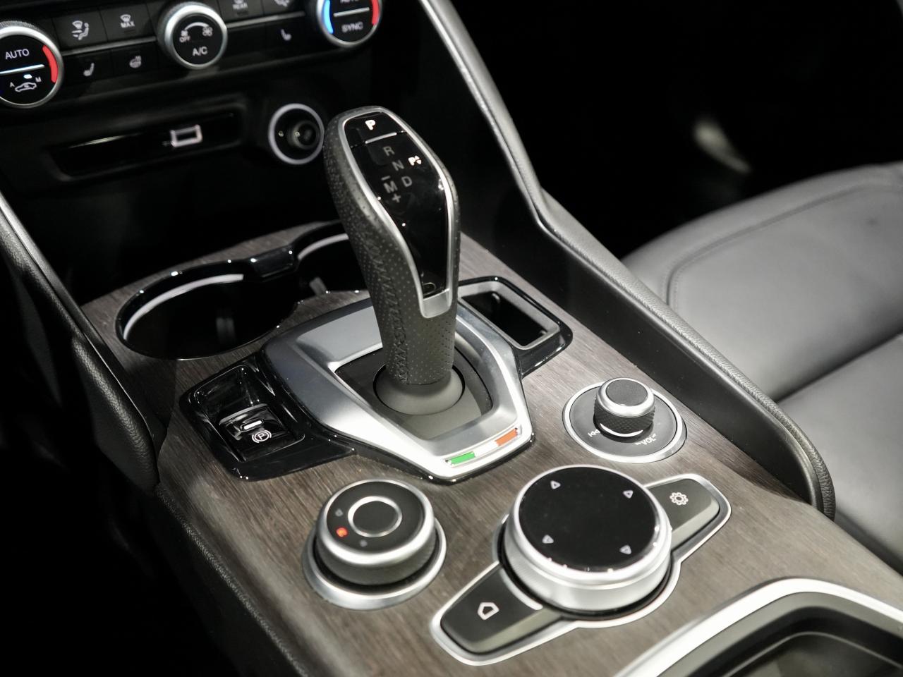 2021 Alfa Romeo Giulia Ti /ROOF/NAV/CAM/DRIVE ASSIST/NO ACCIDENT/1OWNER Photo