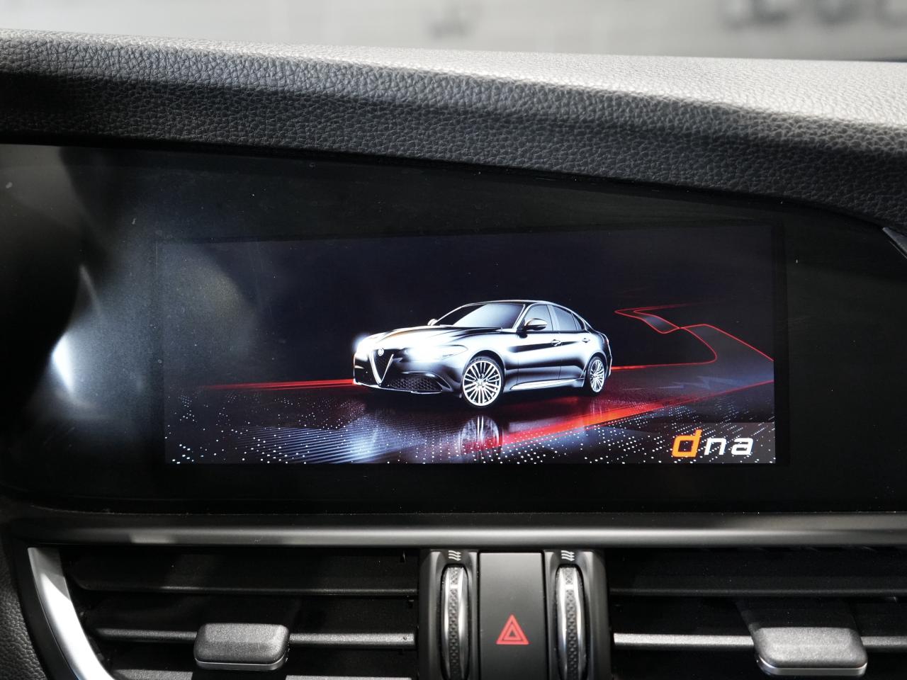 2021 Alfa Romeo Giulia Ti /ROOF/NAV/CAM/DRIVE ASSIST/NO ACCIDENT/1OWNER Photo