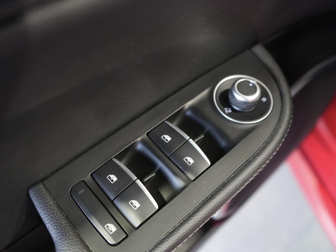 2021 Alfa Romeo Giulia Ti /ROOF/NAV/CAM/DRIVE ASSIST/NO ACCIDENT/1OWNER Photo