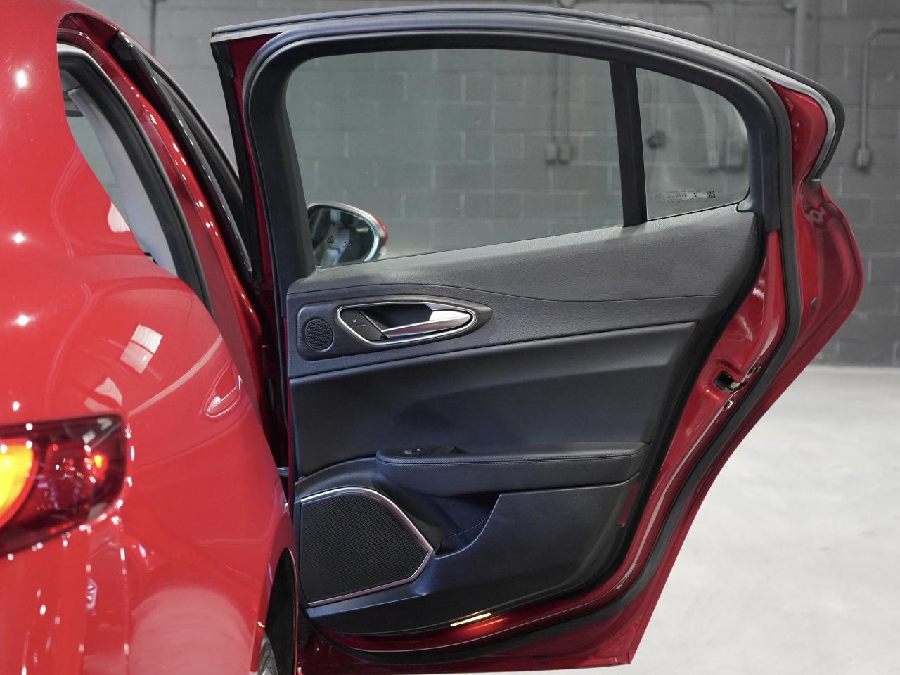 2021 Alfa Romeo Giulia Ti /ROOF/NAV/CAM/DRIVE ASSIST/NO ACCIDENT/1OWNER Photo