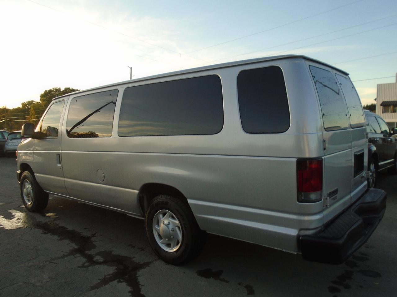 2013 Ford Econoline 15 passenger E-350 Super Duty Ext XLT - Photo #2