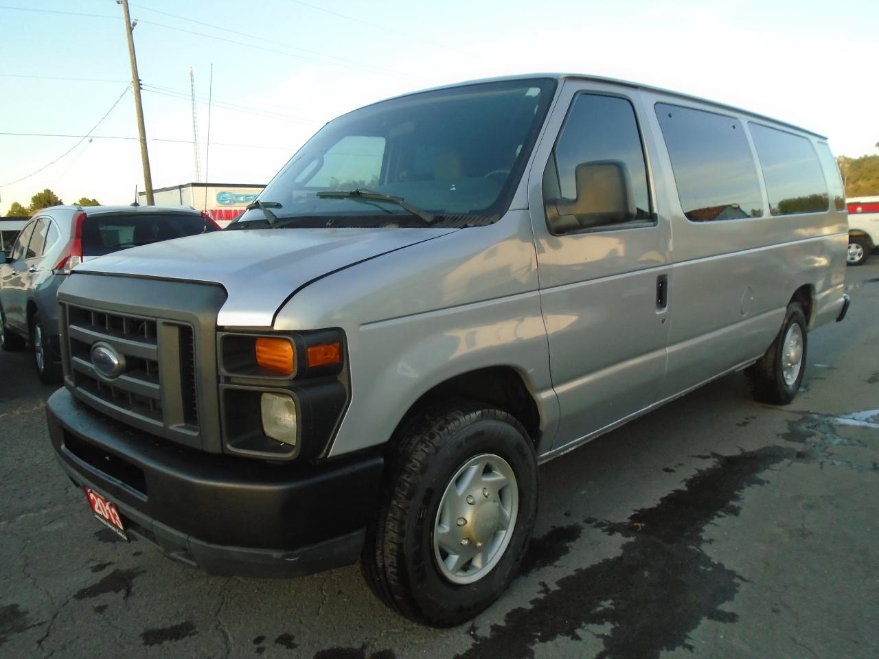 2013 Ford Econoline 15 passenger E-350 Super Duty Ext XLT Photo2