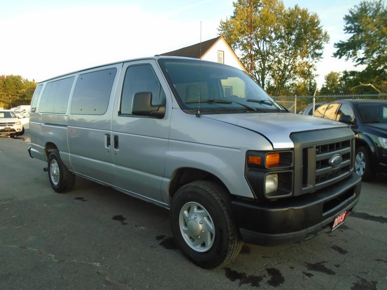 2013 Ford Econoline 15 passenger E-350 Super Duty Ext XLT - Photo #5