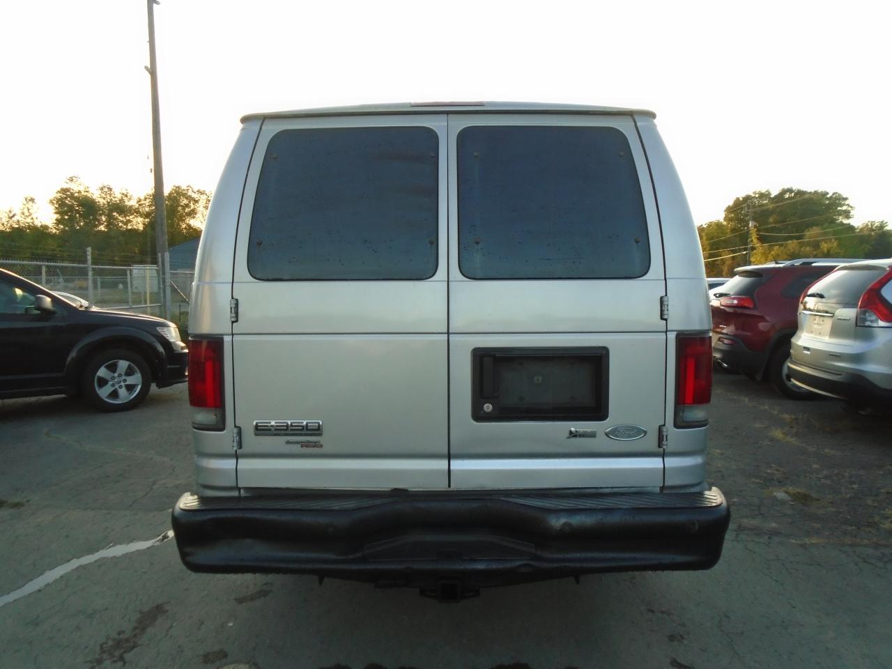 2013 Ford Econoline 15 passenger E-350 Super Duty Ext XLT - Photo #7