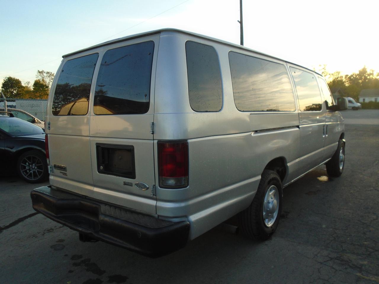 2013 Ford Econoline 15 passenger E-350 Super Duty Ext XLT - Photo #8