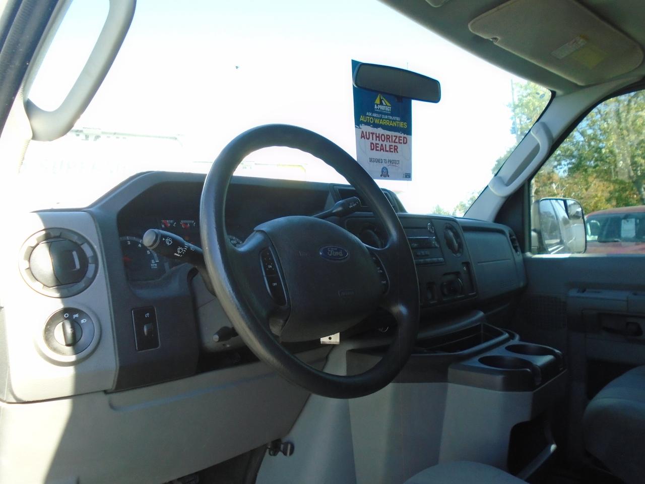2013 Ford Econoline 15 passenger E-350 Super Duty Ext XLT - Photo #11