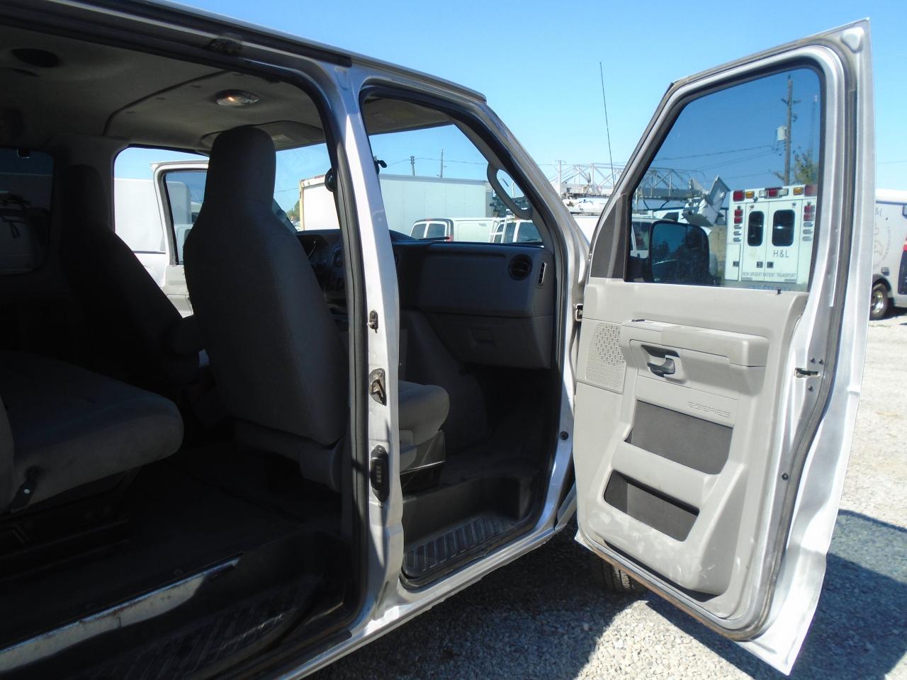 2013 Ford Econoline 15 passenger E-350 Super Duty Ext XLT - Photo #18