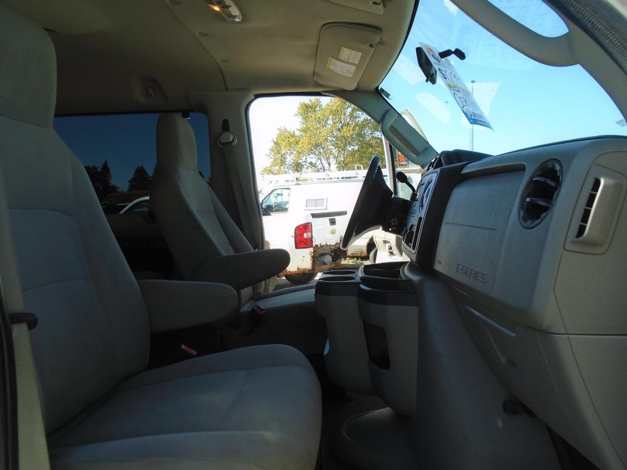 2013 Ford Econoline 15 passenger E-350 Super Duty Ext XLT - Photo #19