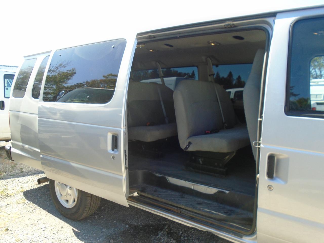 2013 Ford Econoline 15 passenger E-350 Super Duty Ext XLT - Photo #21