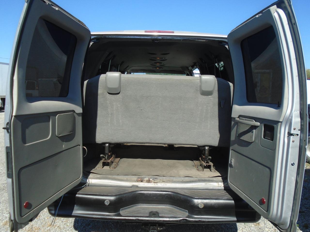 2013 Ford Econoline 15 passenger E-350 Super Duty Ext XLT - Photo #26