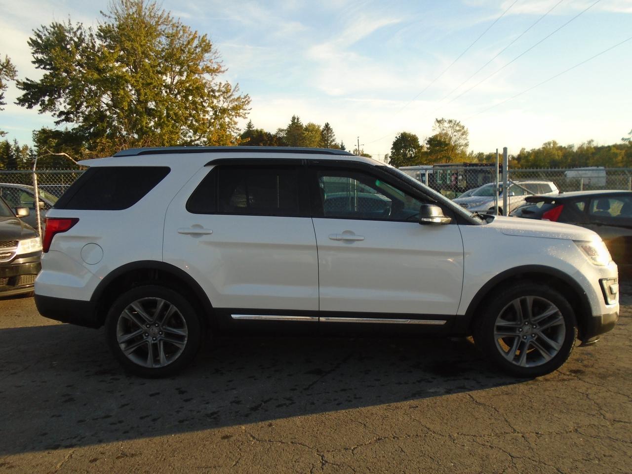 2016 Ford Explorer 4WD XLT 7 PASS.+TOW PKG + DBL SUNROOF Photo4