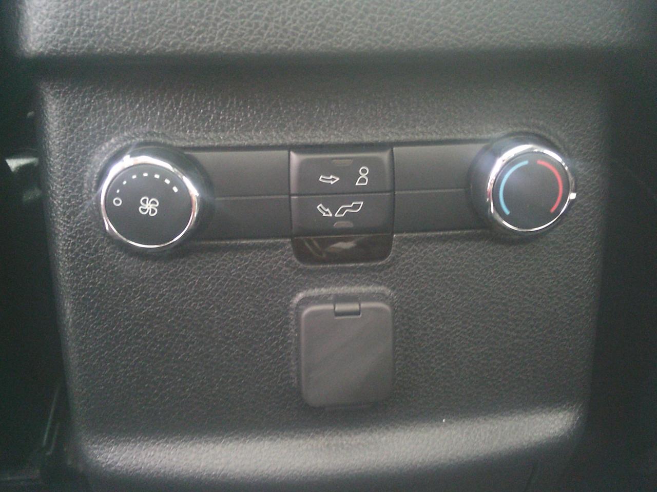 2016 Ford Explorer 4WD XLT 7 PASS.+TOW PKG + DBL SUNROOF - Photo #31