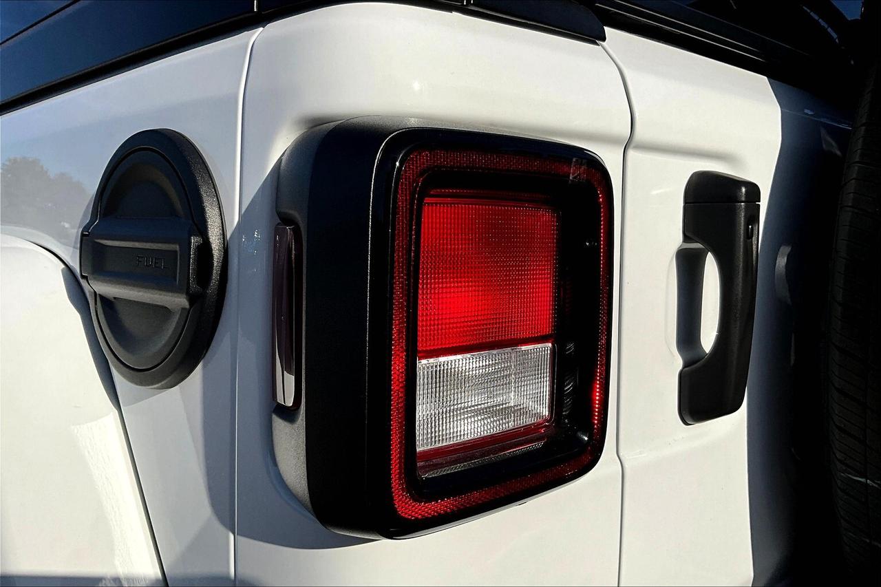 2023 Jeep Wrangler Sahara |Cloth Seats |Alpine |NAV | Side Steps |4X4 Photo