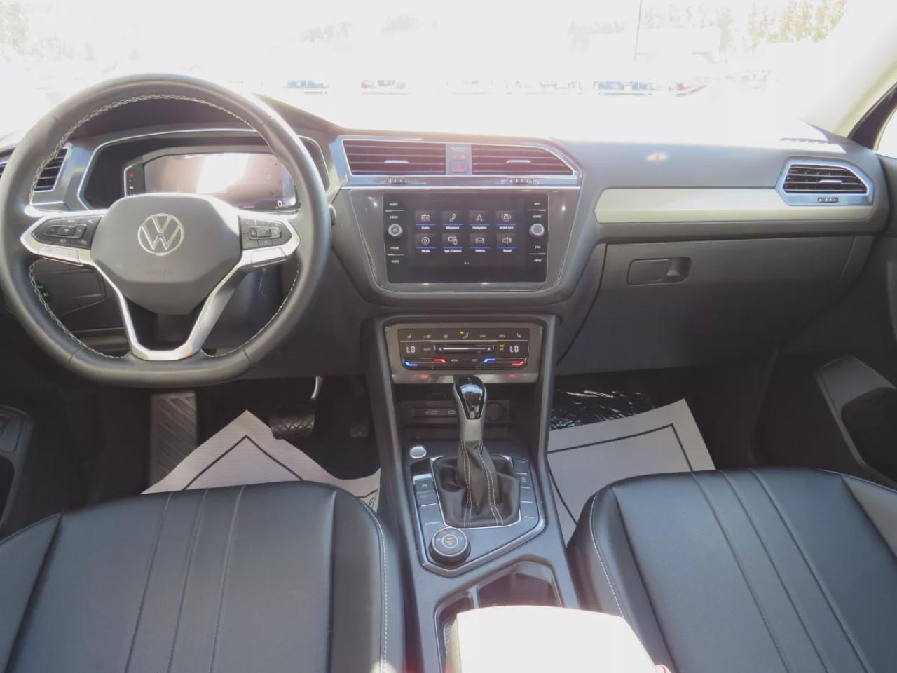 2024 Volkswagen Tiguan Comfortline (**LOW KM!!**CLEAN TITLE/NO ACCIDENTS!!**SAFETY/CERTIFIED!!**AWD**ALLOY RIMS**LEATHER**REMOTE START**POWER SEATS**POWER TAILGATE**DIGITAL TOUCHSCREEN**DRIVE MODES**HEATED SEATS**PUSH BUTTON START**DUAL CLIMATE CONTROL**REAR CAMERA**REAR PRIVAC Photo
