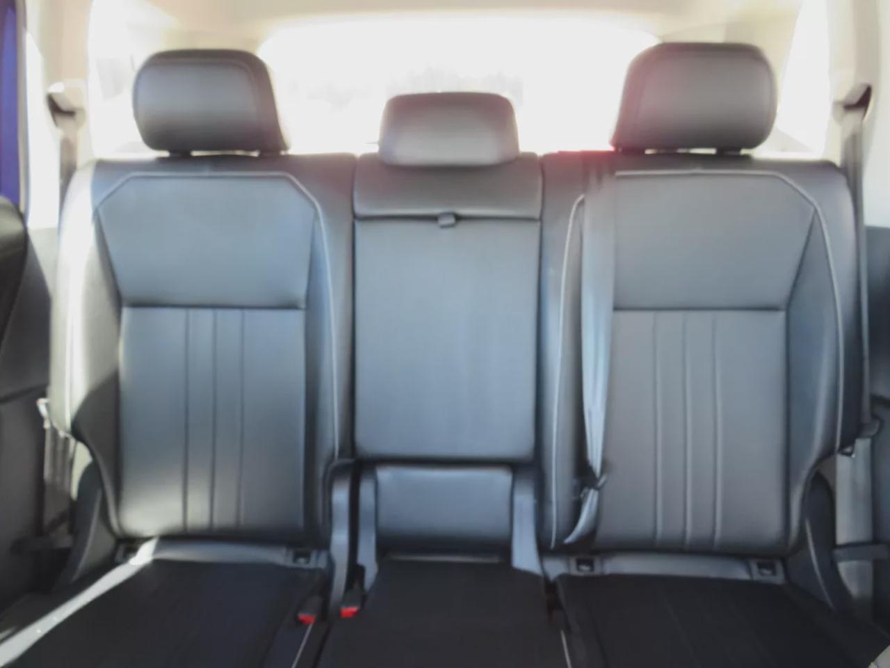 2024 Volkswagen Tiguan Comfortline (**LOW KM!!**CLEAN TITLE/NO ACCIDENTS!!**SAFETY/CERTIFIED!!**AWD**ALLOY RIMS**LEATHER**REMOTE START**POWER SEATS**POWER TAILGATE**DIGITAL TOUCHSCREEN**DRIVE MODES**HEATED SEATS**PUSH BUTTON START**DUAL CLIMATE CONTROL**REAR CAMERA**REAR PRIVAC Photo