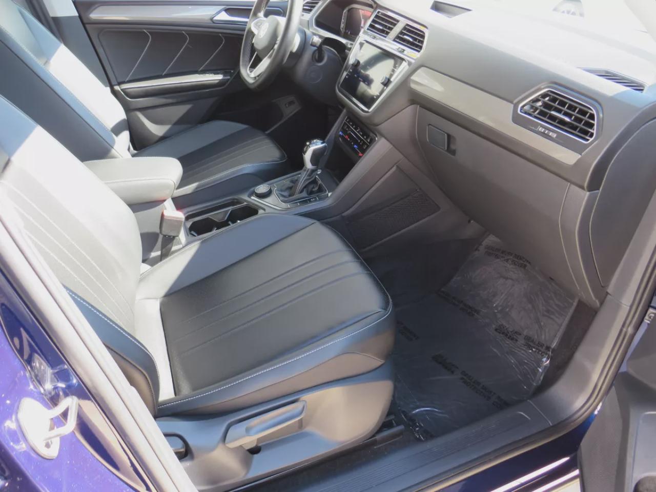 2024 Volkswagen Tiguan Comfortline (**LOW KM!!**CLEAN TITLE/NO ACCIDENTS!!**SAFETY/CERTIFIED!!**AWD**ALLOY RIMS**LEATHER**REMOTE START**POWER SEATS**POWER TAILGATE**DIGITAL TOUCHSCREEN**DRIVE MODES**HEATED SEATS**PUSH BUTTON START**DUAL CLIMATE CONTROL**REAR CAMERA**REAR PRIVAC Photo