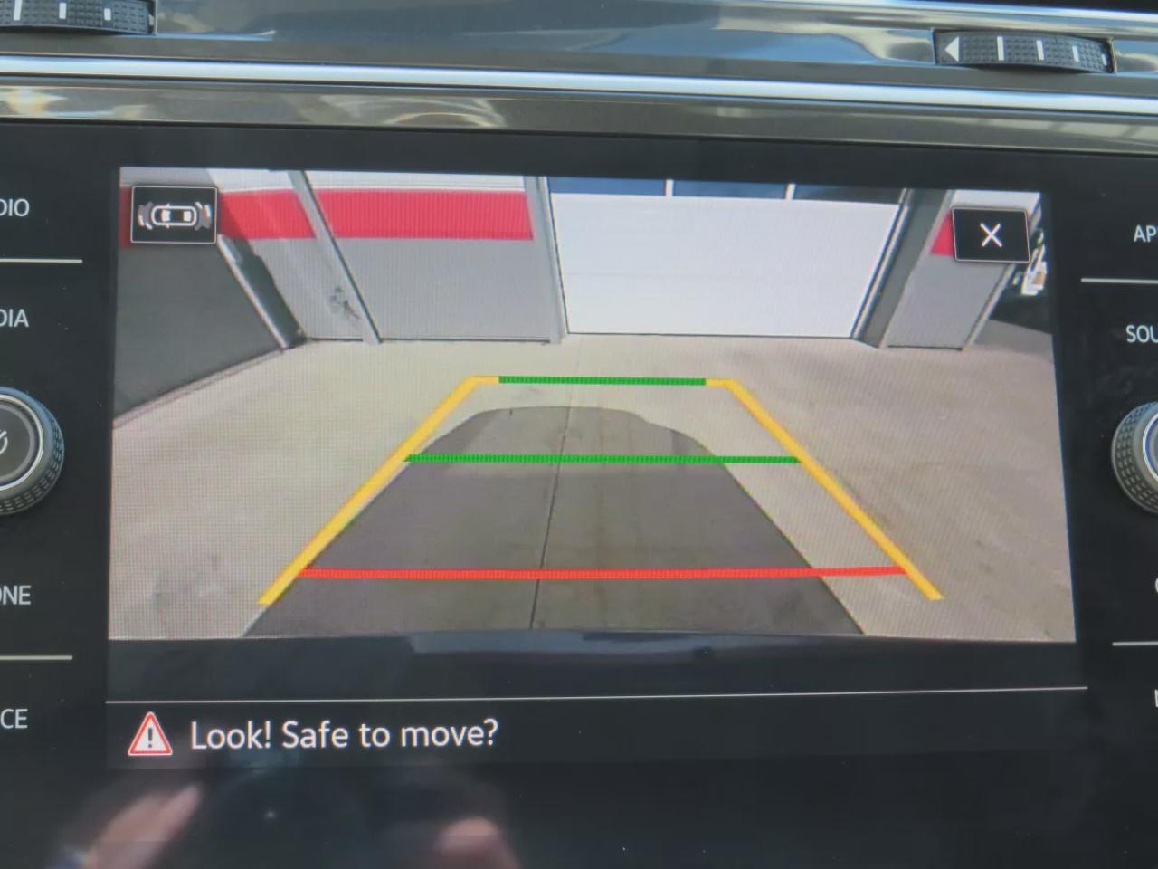 2024 Volkswagen Tiguan Comfortline (**LOW KM!!**CLEAN TITLE/NO ACCIDENTS!!**SAFETY/CERTIFIED!!**AWD**ALLOY RIMS**LEATHER**REMOTE START**POWER SEATS**POWER TAILGATE**DIGITAL TOUCHSCREEN**DRIVE MODES**HEATED SEATS**PUSH BUTTON START**DUAL CLIMATE CONTROL**REAR CAMERA**REAR PRIVAC Photo