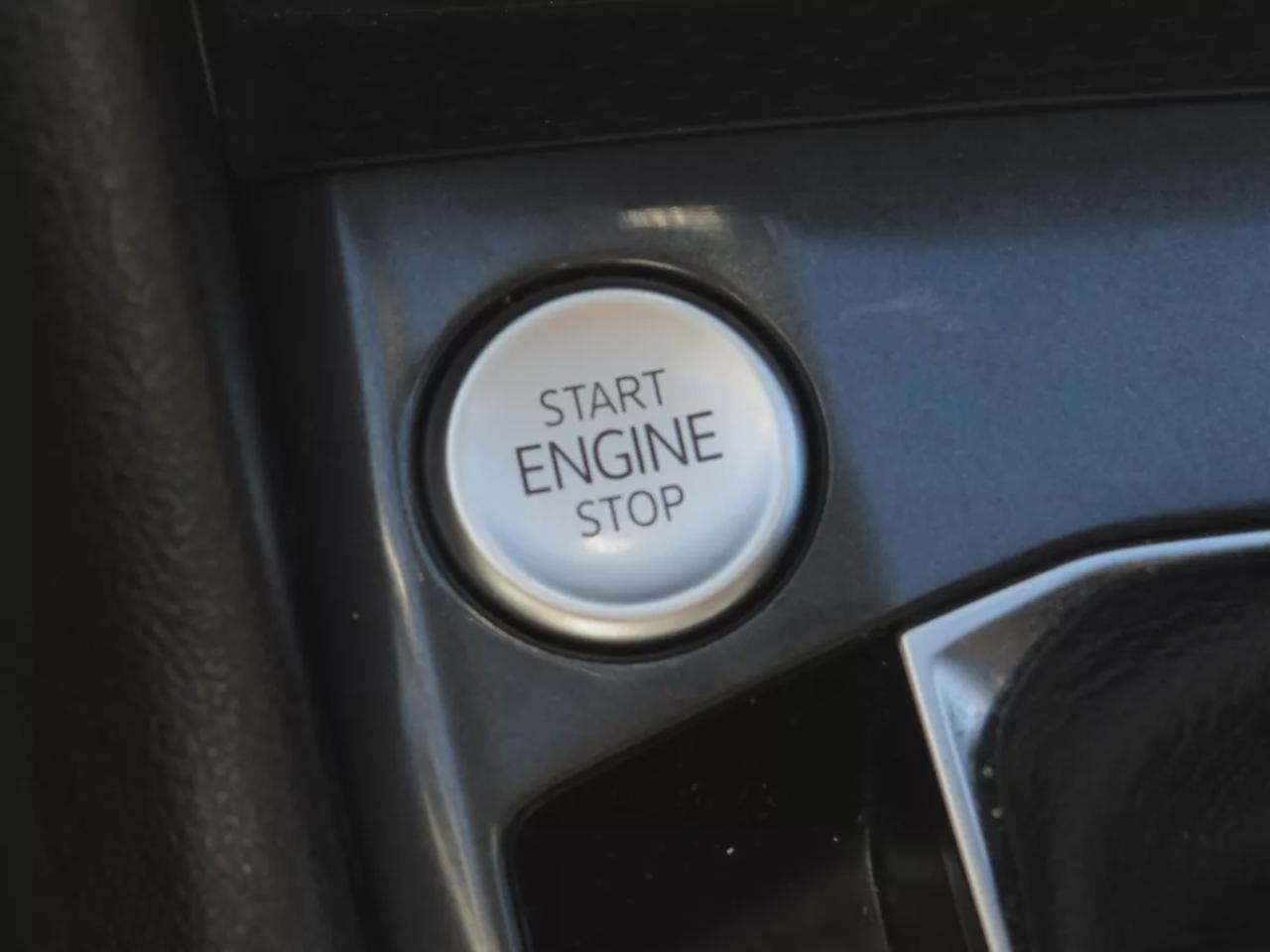 2024 Volkswagen Tiguan Comfortline (**LOW KM!!**CLEAN TITLE/NO ACCIDENTS!!**SAFETY/CERTIFIED!!**AWD**ALLOY RIMS**LEATHER**REMOTE START**POWER SEATS**POWER TAILGATE**DIGITAL TOUCHSCREEN**DRIVE MODES**HEATED SEATS**PUSH BUTTON START**DUAL CLIMATE CONTROL**REAR CAMERA**REAR PRIVAC Photo