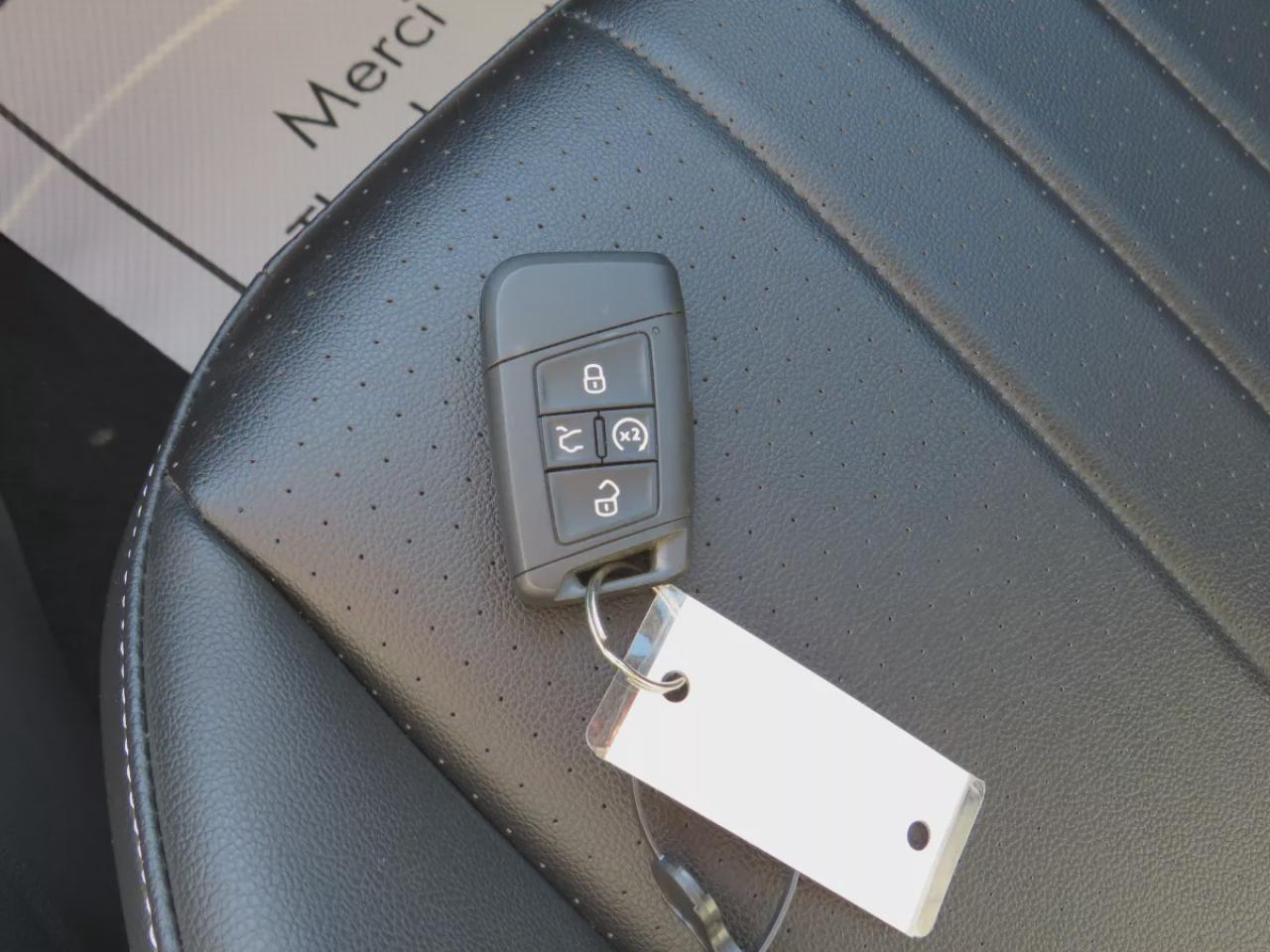 2024 Volkswagen Tiguan Comfortline (**LOW KM!!**CLEAN TITLE/NO ACCIDENTS!!**SAFETY/CERTIFIED!!**AWD**ALLOY RIMS**LEATHER**REMOTE START**POWER SEATS**POWER TAILGATE**DIGITAL TOUCHSCREEN**DRIVE MODES**HEATED SEATS**PUSH BUTTON START**DUAL CLIMATE CONTROL**REAR CAMERA**REAR PRIVAC Photo