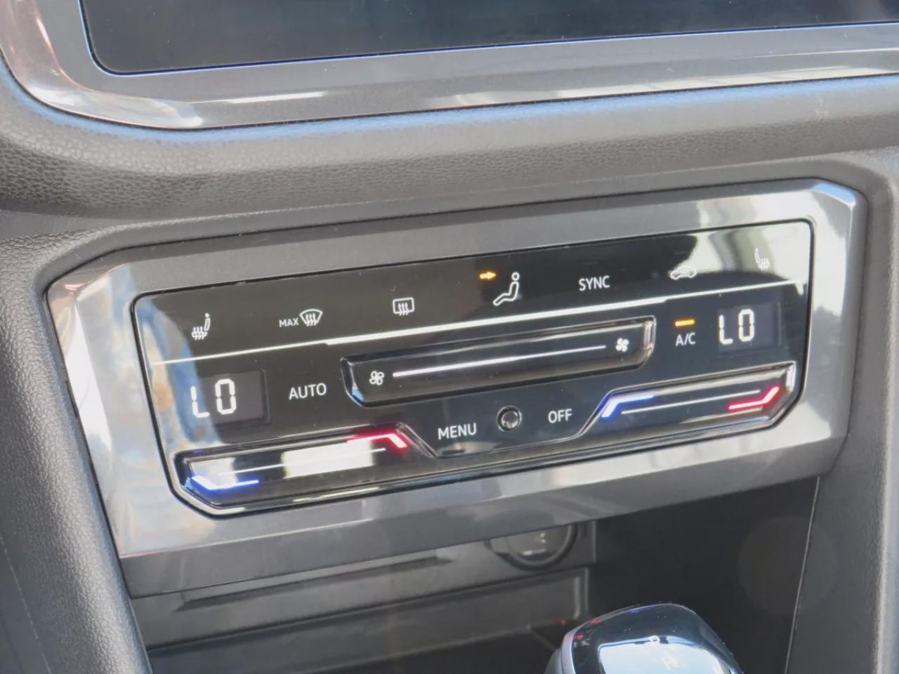 2024 Volkswagen Tiguan Comfortline (**LOW KM!!**CLEAN TITLE/NO ACCIDENTS!!**SAFETY/CERTIFIED!!**AWD**ALLOY RIMS**LEATHER**REMOTE START**POWER SEATS**POWER TAILGATE**DIGITAL TOUCHSCREEN**DRIVE MODES**HEATED SEATS**PUSH BUTTON START**DUAL CLIMATE CONTROL**REAR CAMERA**REAR PRIVAC Photo