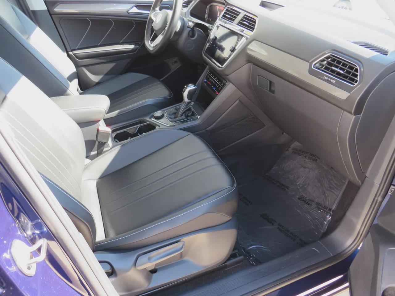 2024 Volkswagen Tiguan Comfortline  | Low Km | Clean Title | No Accidents | Safety Certified | AWD | Alloy Rims | Leather | Remote Start | Power Seats | Power Tailgate | Digital Touchscreen | Drive Modes | Heated Seats | Push Button Start | Dual Climate Control | Rear Camera Photo