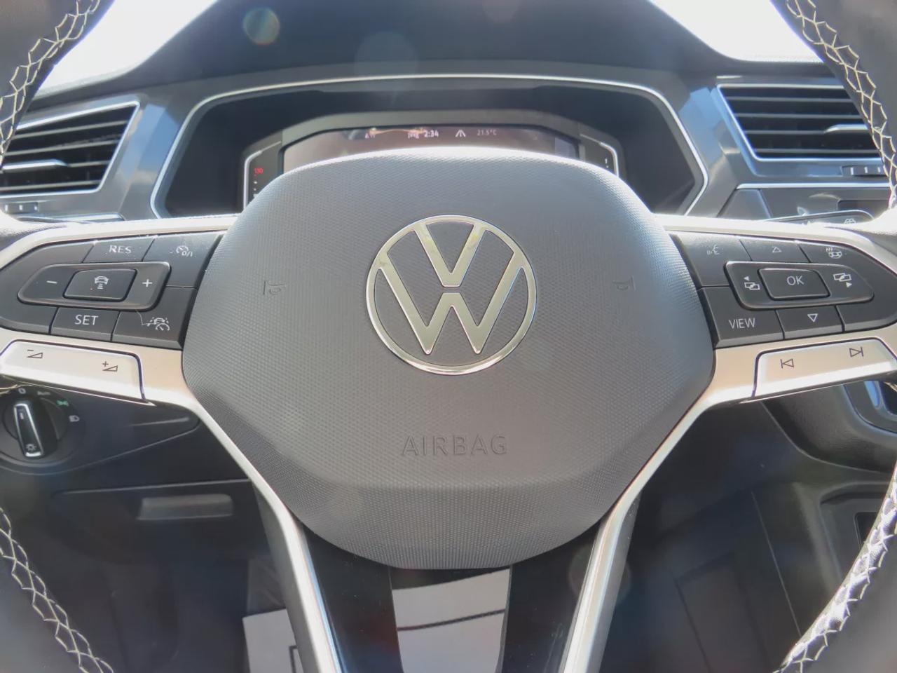 2024 Volkswagen Tiguan Comfortline  | Low Km | Clean Title | No Accidents | Safety Certified | AWD | Alloy Rims | Leather | Remote Start | Power Seats | Power Tailgate | Digital Touchscreen | Drive Modes | Heated Seats | Push Button Start | Dual Climate Control | Rear Camera Photo