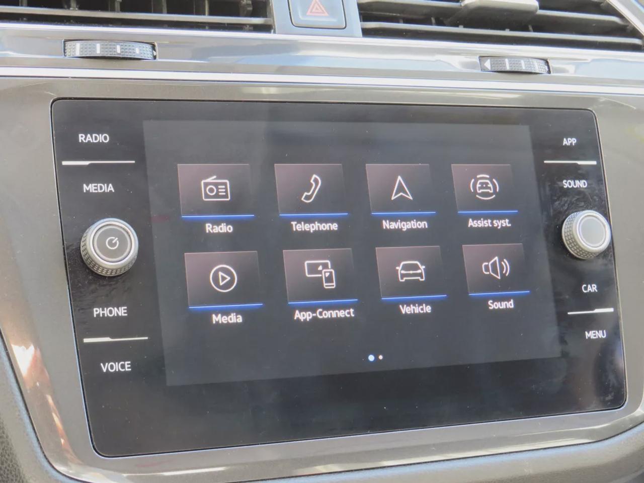 2024 Volkswagen Tiguan Comfortline  | Low Km | Clean Title | No Accidents | Safety Certified | AWD | Alloy Rims | Leather | Remote Start | Power Seats | Power Tailgate | Digital Touchscreen | Drive Modes | Heated Seats | Push Button Start | Dual Climate Control | Rear Camera Photo