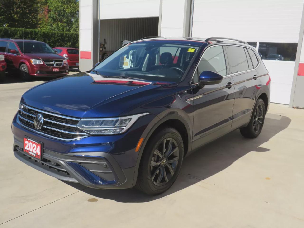 2024 Volkswagen Tiguan Comfortline  | Low Km | Clean Title | No Accidents | Safety Certified | AWD | Alloy Rims | Leather | Remote Start | Power Seats | Power Tailgate | Digital Touchscreen | Drive Modes | Heated Seats | Push Button Start | Dual Climate Control | Rear Camera Photo