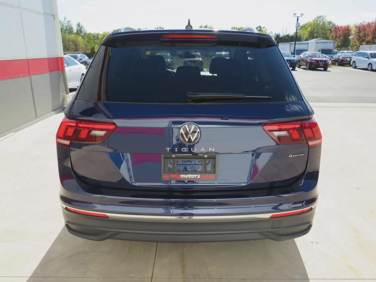 2024 Volkswagen Tiguan Comfortline  | Low Km | Clean Title | No Accidents | Safety Certified | AWD | Alloy Rims | Leather | Remote Start | Power Seats | Power Tailgate | Digital Touchscreen | Drive Modes | Heated Seats | Push Button Start | Dual Climate Control | Rear Camera Photo
