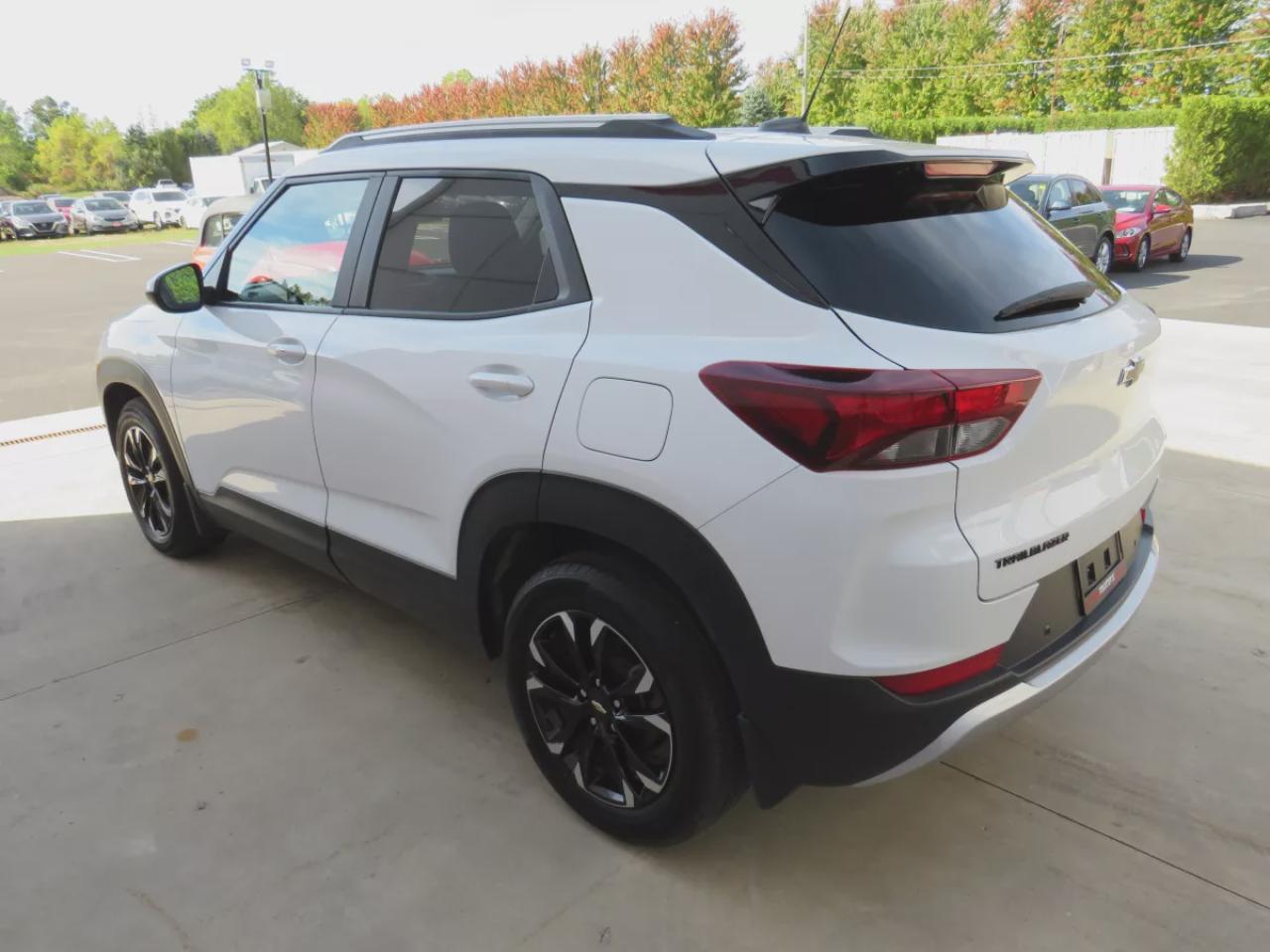 2023 Chevrolet TrailBlazer LT (**CLEAN TITLE/NO ACCIDENTS!!**SAFETY/CERTIFIED!!**ALLOY RIMS**FOG LIGHTS**POWER SEATS**REMOTE START**PUSH BUTTON START**DIGITAL TOUCHSCREEN**HEATED SEATS**REVERSE CAMERA**ANDROID AUTO/APPLE CARPLAY**USB/AUX**) Photo2