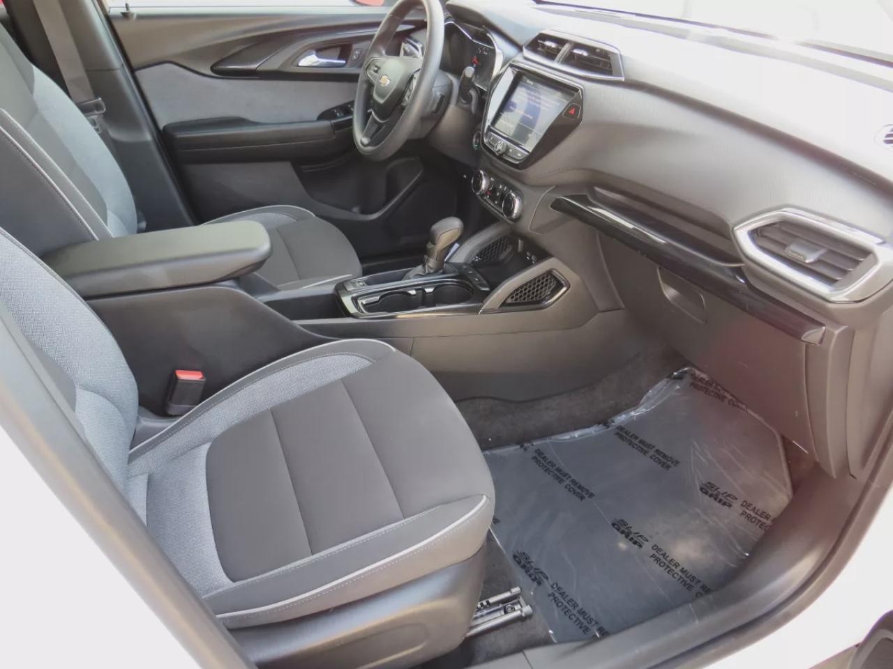 2023 Chevrolet TrailBlazer LT (**CLEAN TITLE/NO ACCIDENTS!!**SAFETY/CERTIFIED!!**ALLOY RIMS**FOG LIGHTS**POWER SEATS**REMOTE START**PUSH BUTTON START**DIGITAL TOUCHSCREEN**HEATED SEATS**REVERSE CAMERA**ANDROID AUTO/APPLE CARPLAY**USB/AUX**) Photo