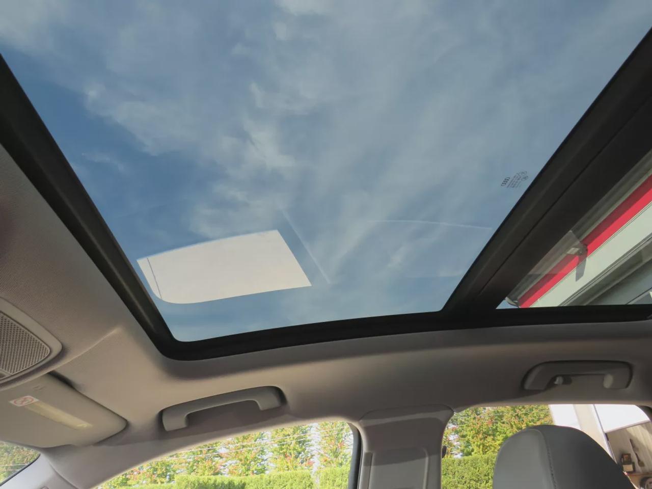 2016 Audi Q3 Technik (**CLEAN TITLE/NO ACCIDENTS!!**SAFETY/CERTIFIED!!**AWD**ALLOY RIMS**LEATHER**NAVIGATION**SUNROOF**POWER SEATS**PUSH BUTTON START**DUAL CLIMATE CONTROL**CD PLAYER**HEATED SEATS**REAR PRIVACY COVER**POWER TAILGATE**BLUETOOTH**CRUISE CONTROL**) Photo