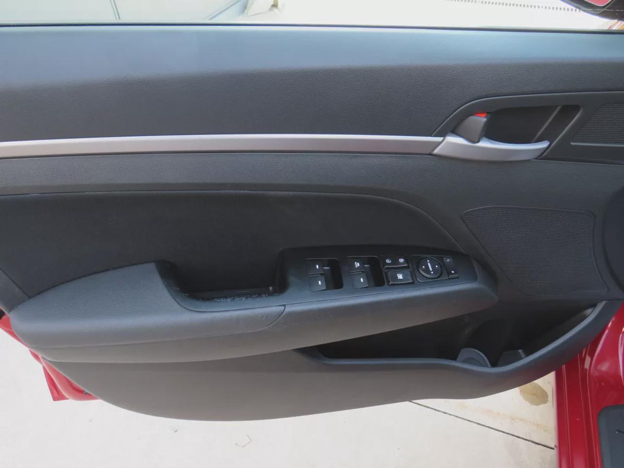 2017 Hyundai Elantra GL | Clean Title No Accidents | Safety Certified | Alloy Rims | Digital Touchscreen | Reverse Camera | Heated Seats | Leather Wrapped Steering Wheel | Blind Spot Monitoring | Cruise Control | Bluetooth | Traction Control Photo