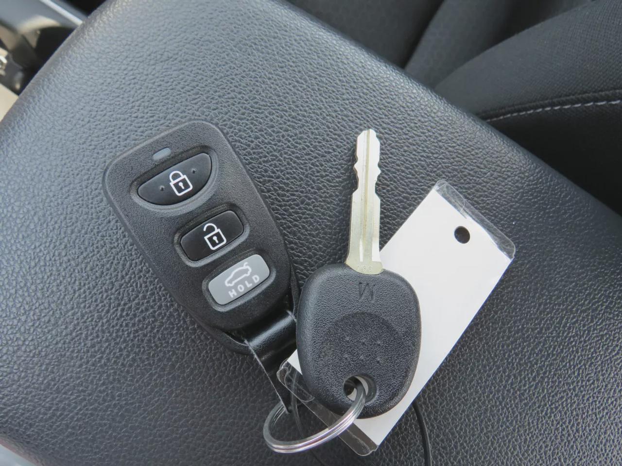 2017 Hyundai Elantra GL | Clean Title No Accidents | Safety Certified | Alloy Rims | Digital Touchscreen | Reverse Camera | Heated Seats | Leather Wrapped Steering Wheel | Blind Spot Monitoring | Cruise Control | Bluetooth | Traction Control Photo