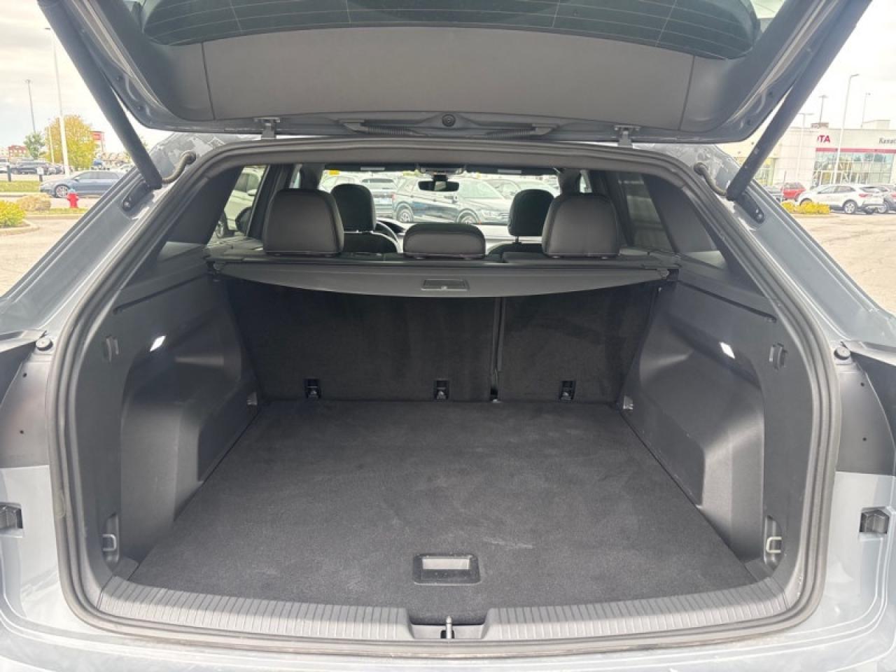 2025 Volkswagen Atlas Cross Sport Comfortline R-Line Black Edition 2.0 TSI Photo4