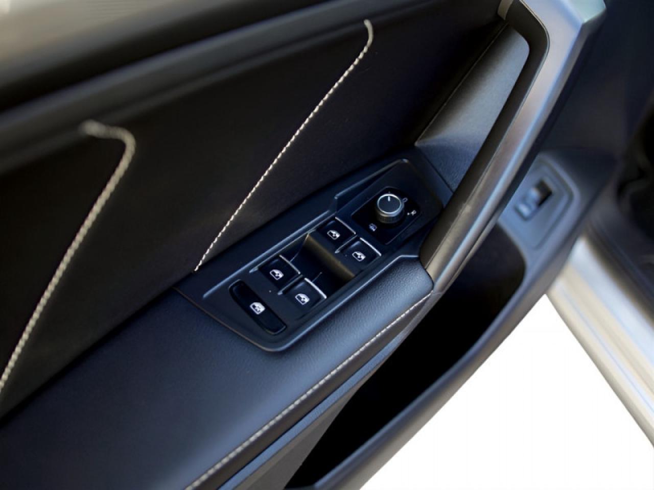 2024 Volkswagen Tiguan Comfortline  **LEATH - PWR GATE** Photo