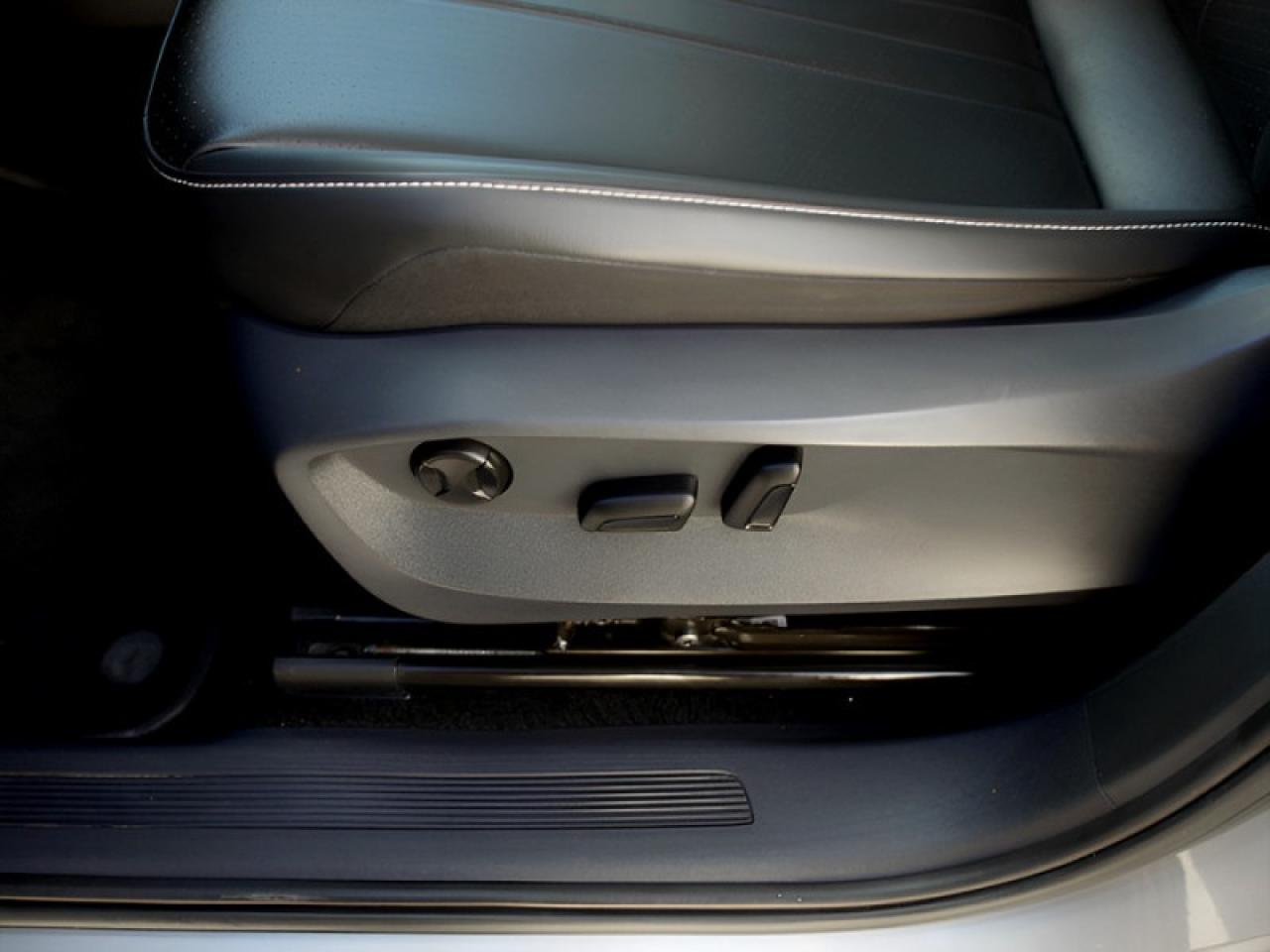 2024 Volkswagen Tiguan Comfortline  **LEATH - PWR GATE** Photo