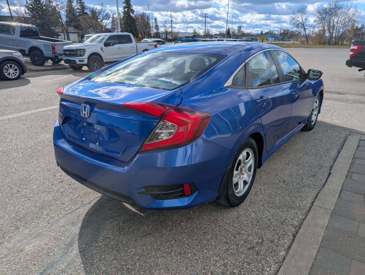 2016 Honda Civic SEDAN LX Photo5