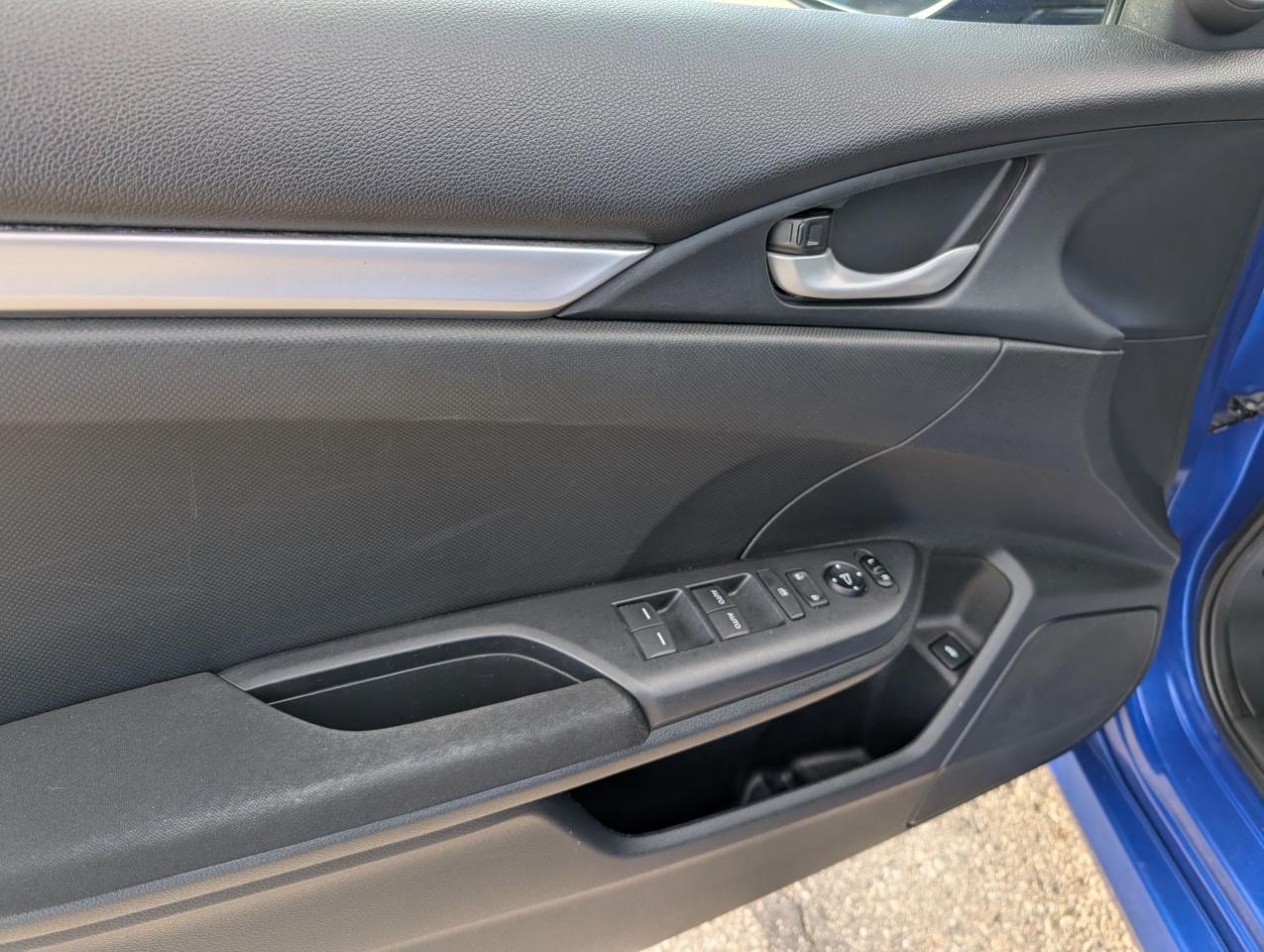 2016 Honda Civic SEDAN LX Photo5