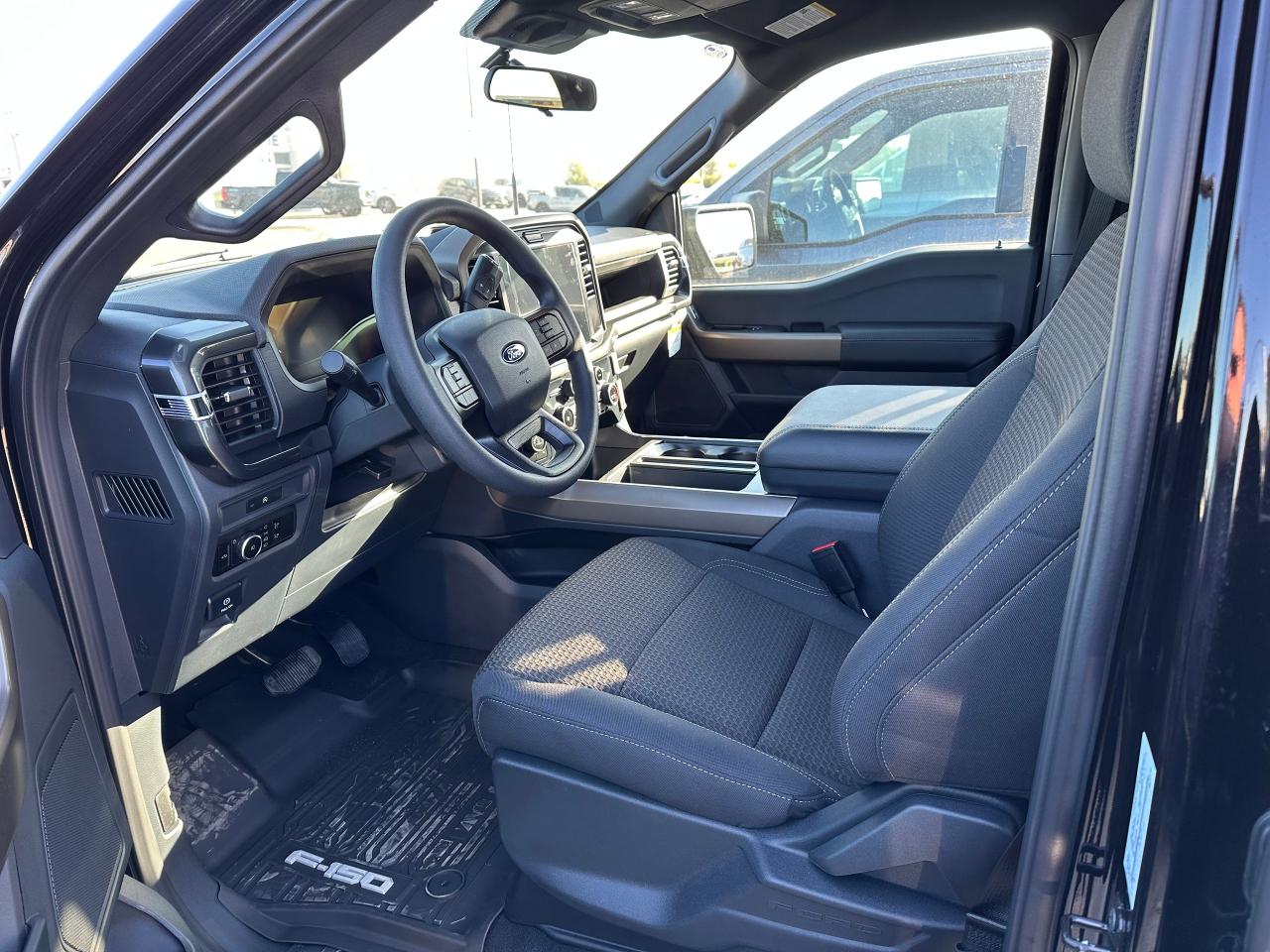 2025 Ford F-150 4X4 SUPERCREW - 145 Photo4