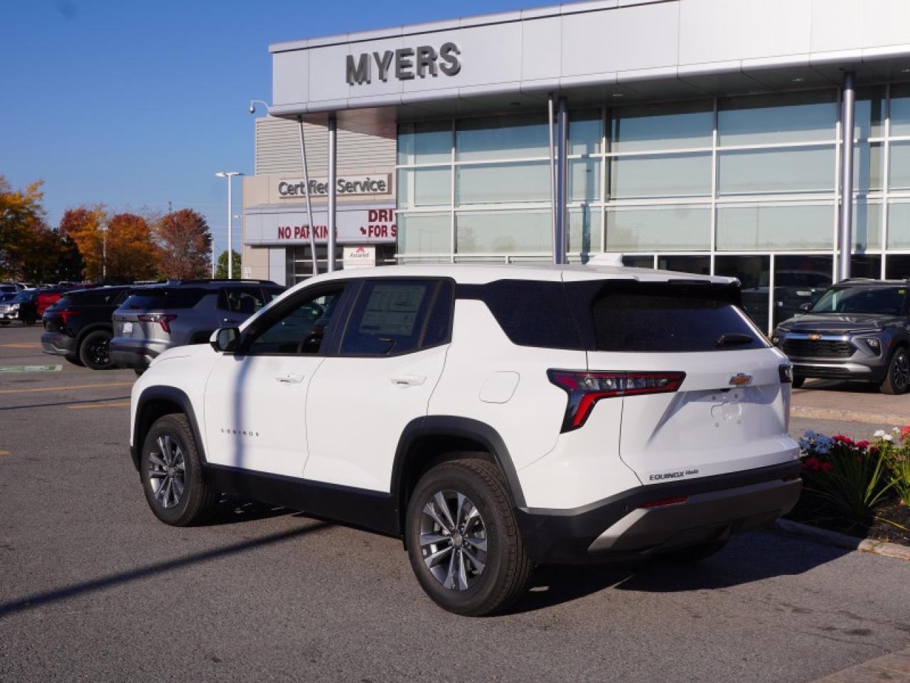 2026 Chevrolet Equinox LT AWD Photo2