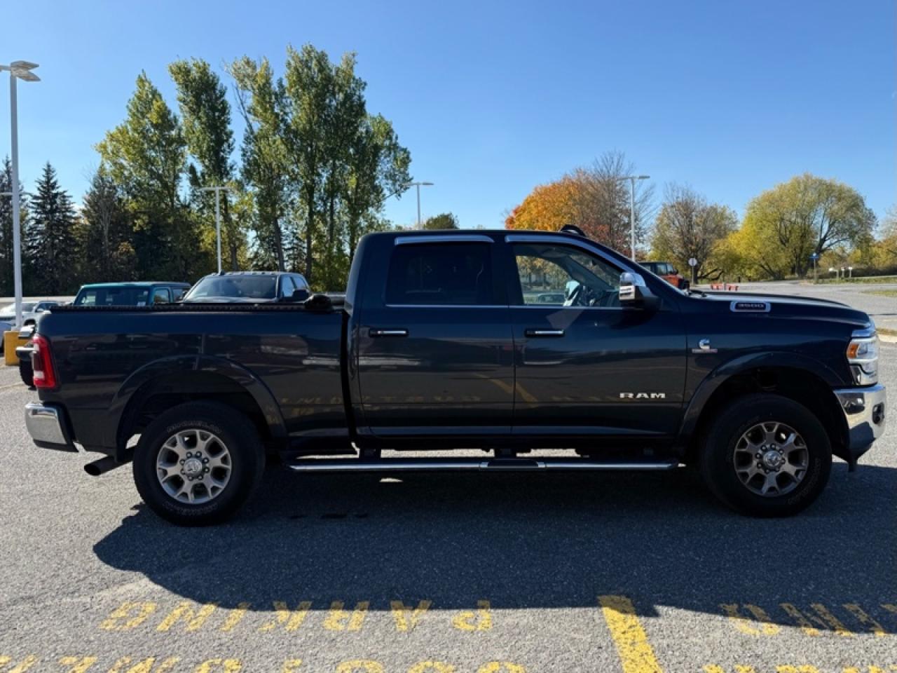 2022 RAM 3500 Laramie  - Leather Seats -  Heated Seats Photo4