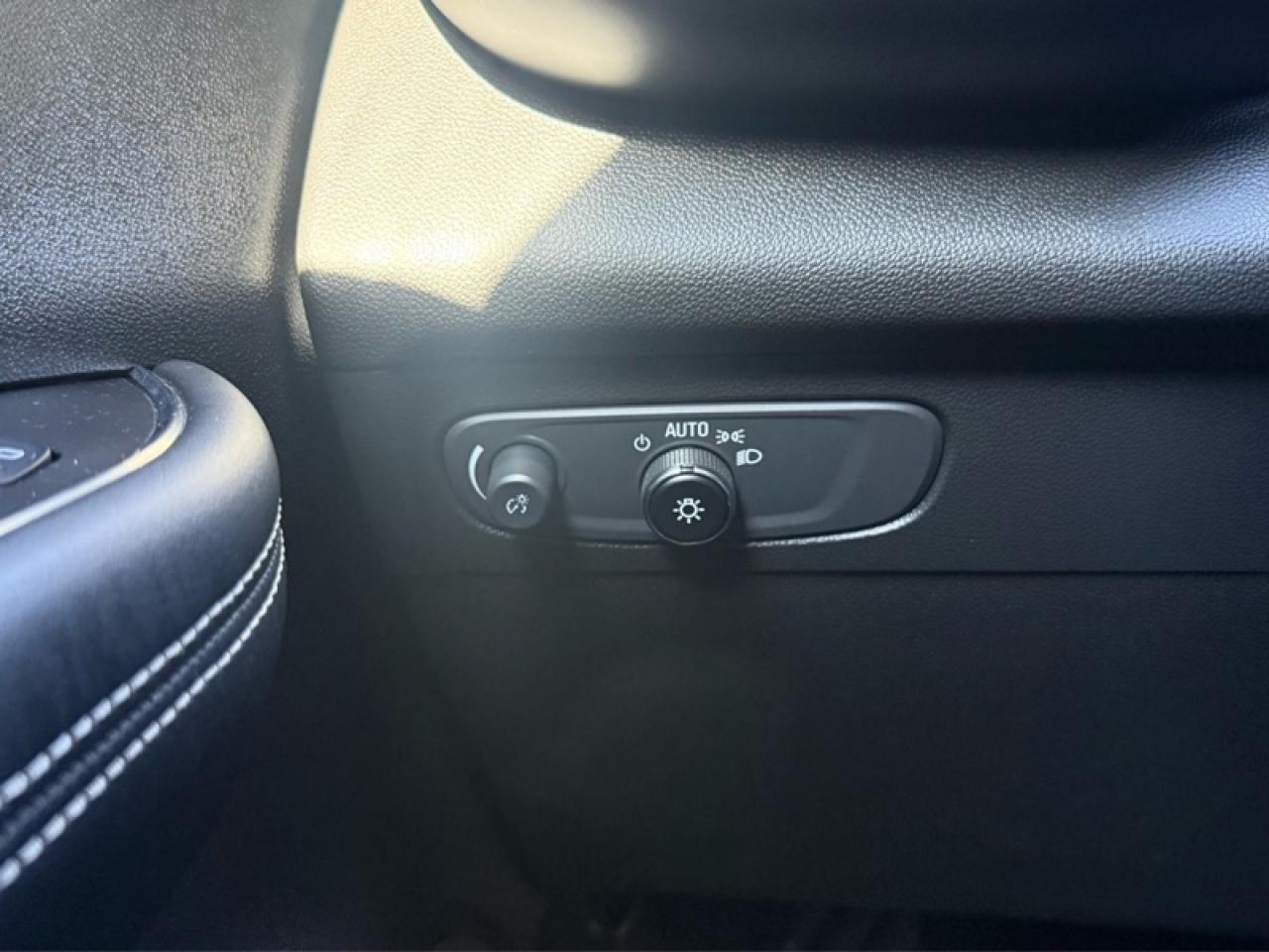 2021 Buick Envision Essence  - Leather Seats -  Power Seats Photo